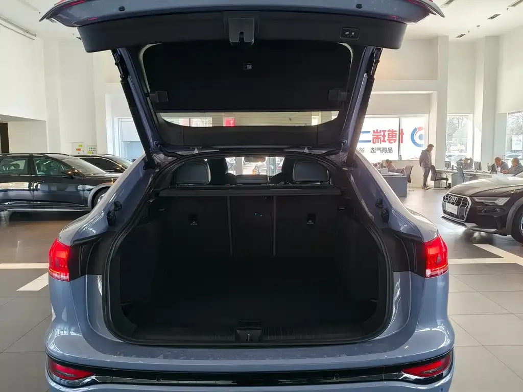 Audi Q6L Sportback e-tron — фото 10