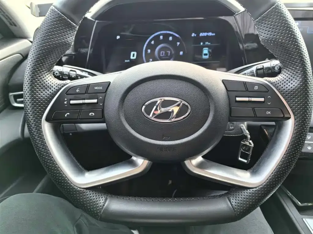 Hyundai Elantra — фото 10