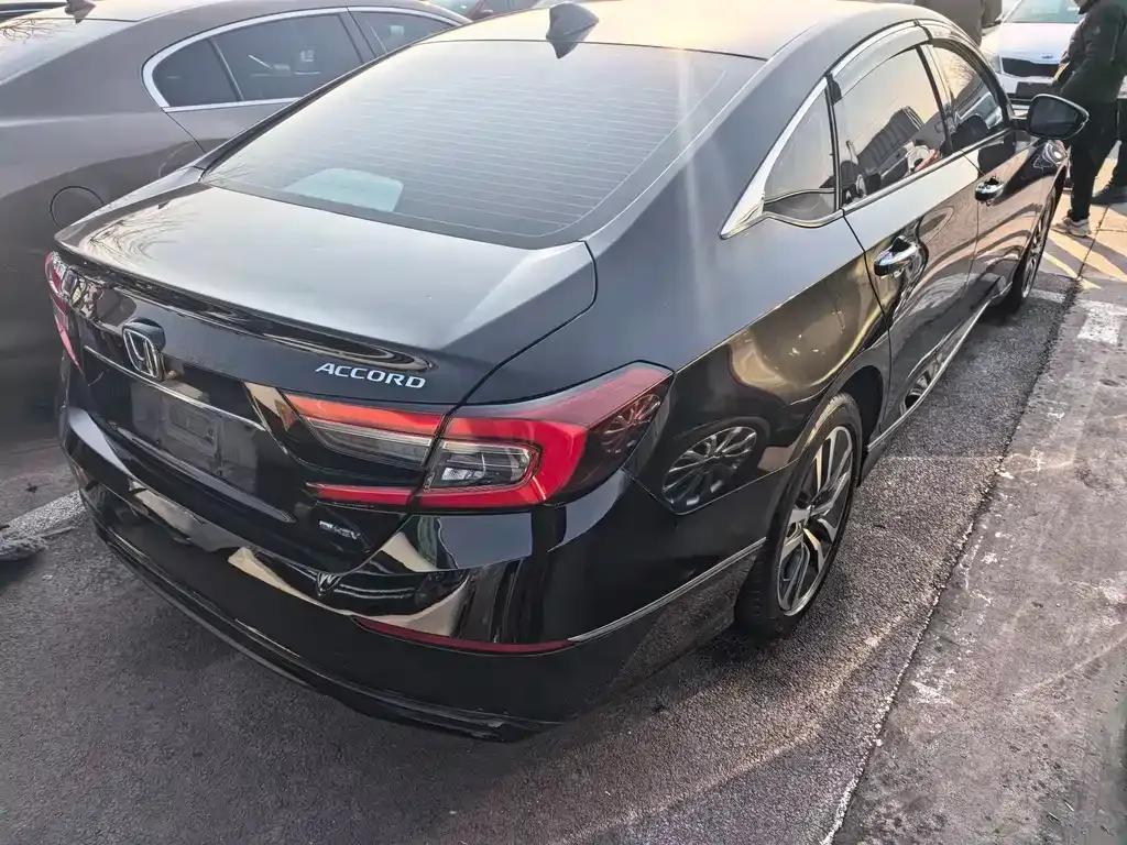 Honda Accord — фото 9