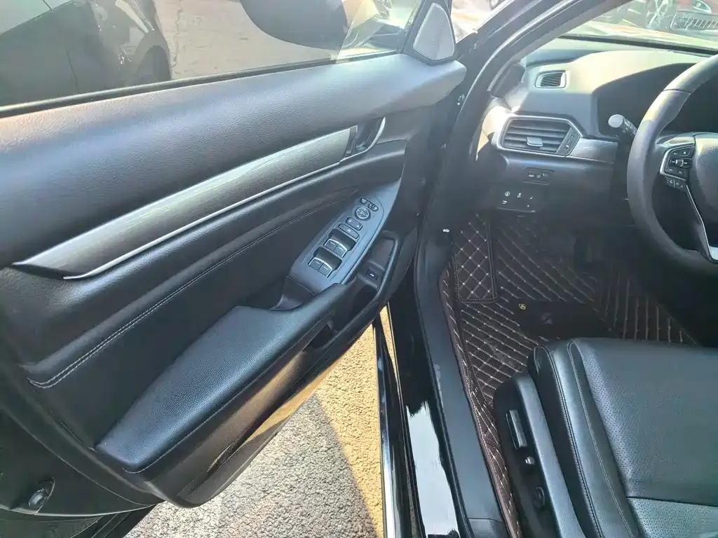 Honda Accord — фото 8