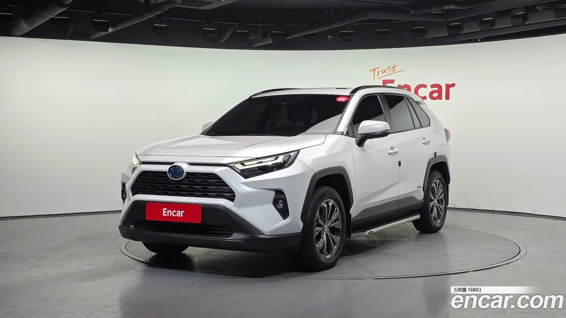 Toyota RAV4 — фото 1