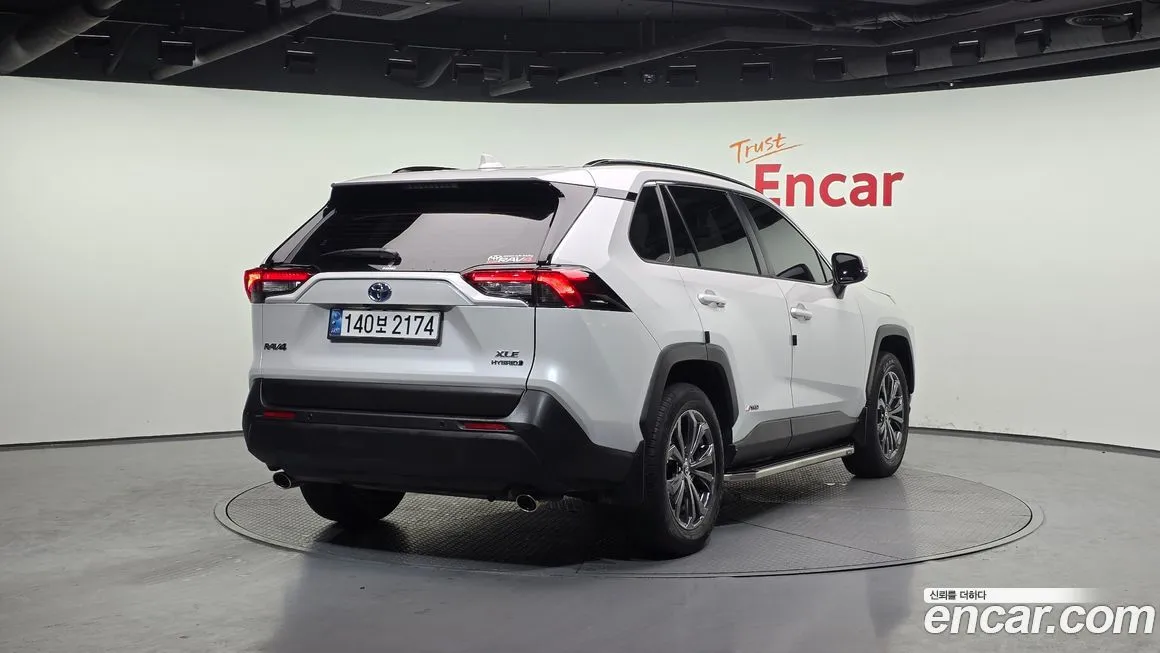 Toyota RAV4 — фото 6