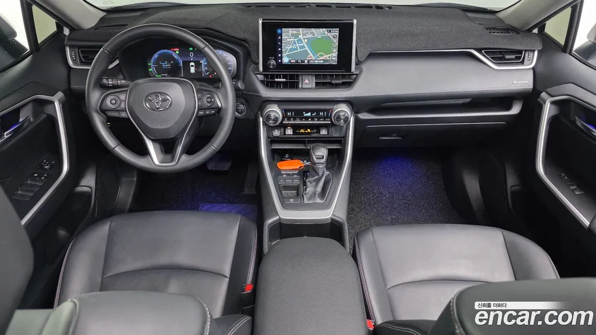 Toyota RAV4 — фото 5