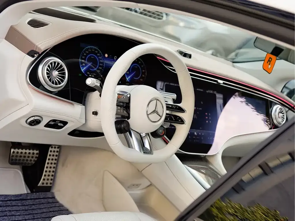 Mercedes-Benz EQS AMG — фото 9