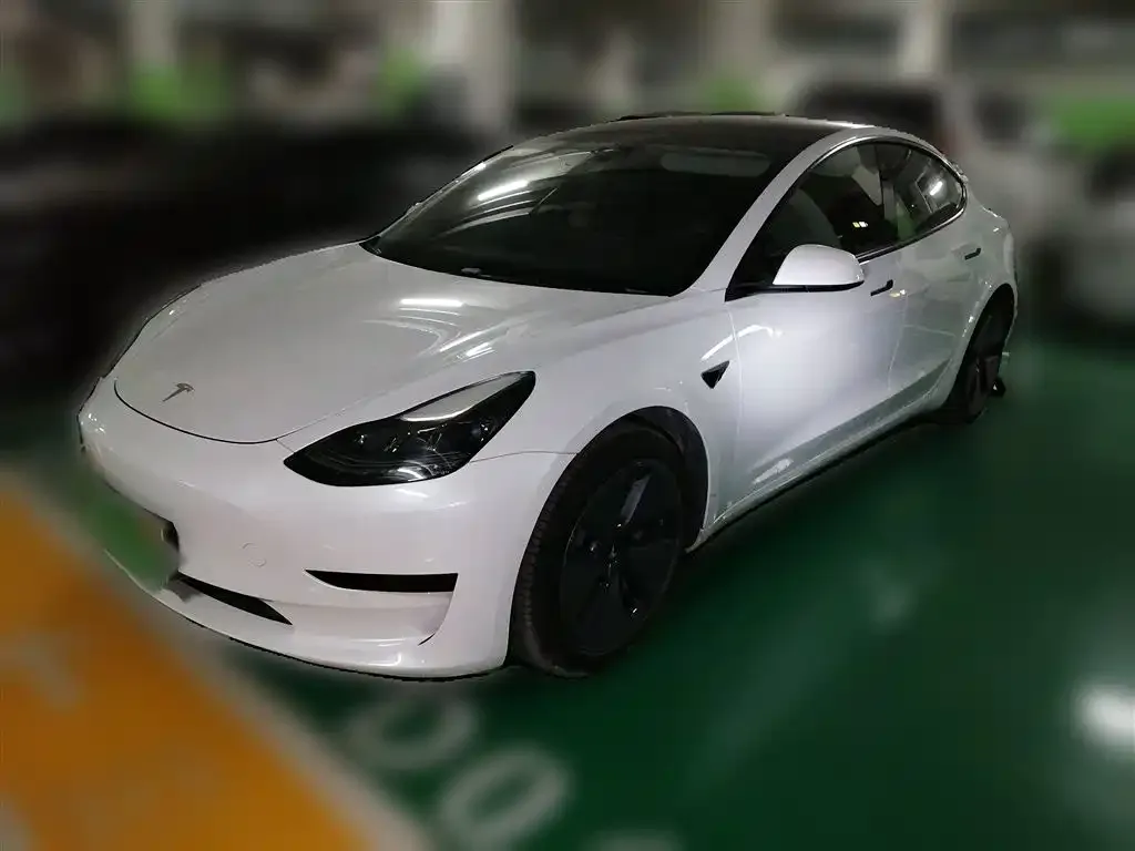 Tesla Model 3 — фото 1