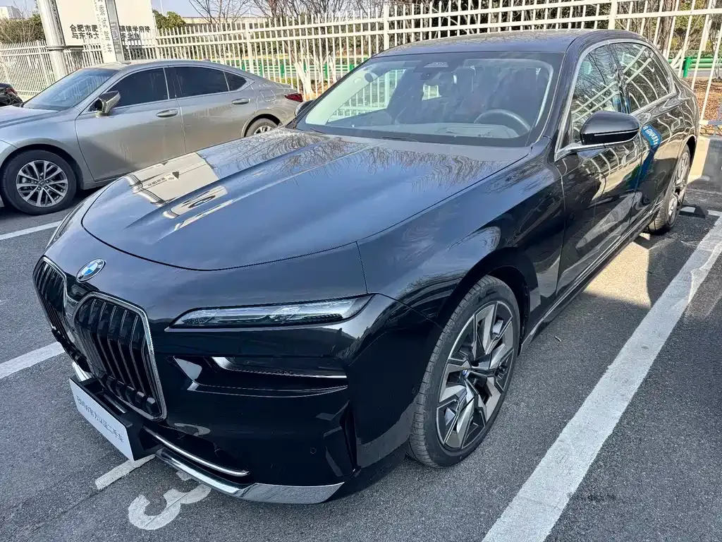 BMW 7 Series — фото 1