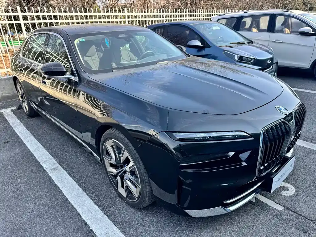 BMW 7 Series — фото 10