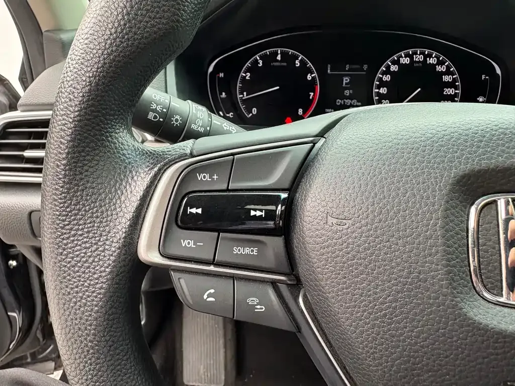 Honda Accord — фото 10
