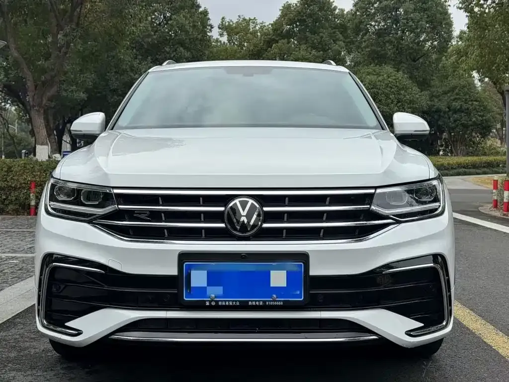 Volkswagen Tiguan L — фото 2