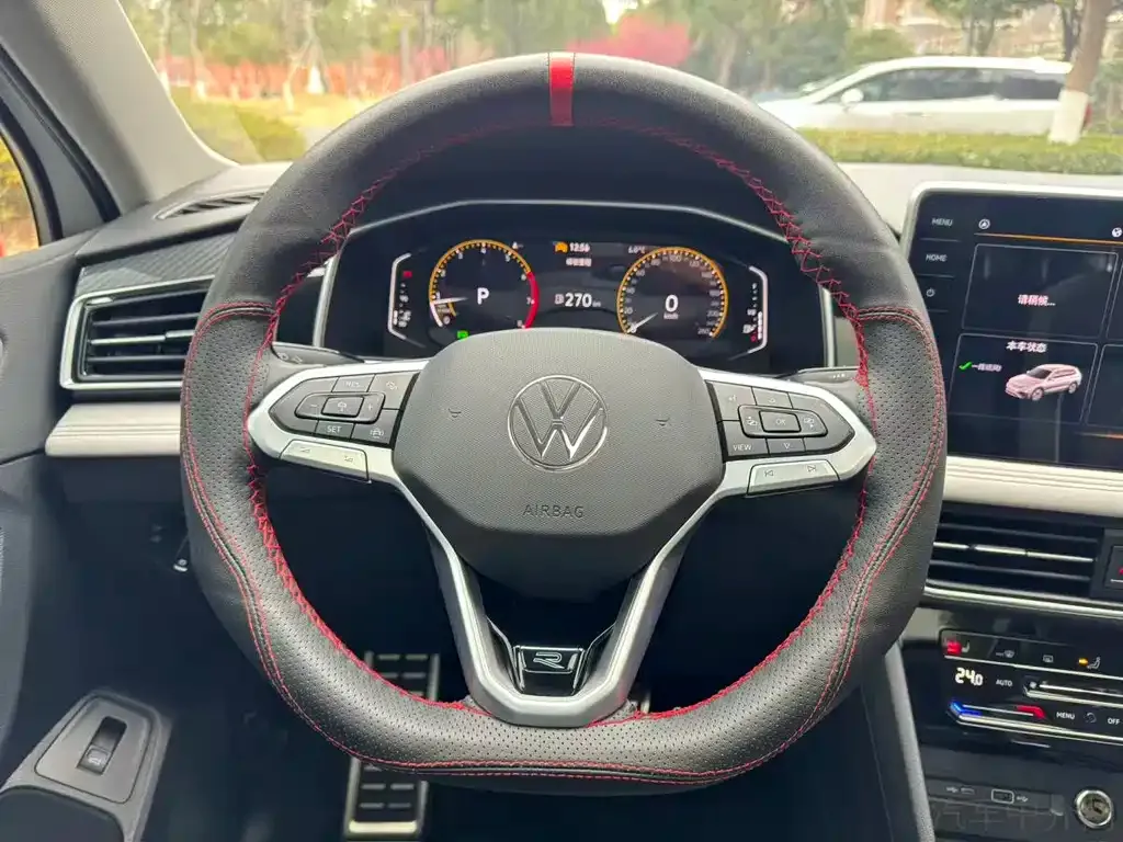 Volkswagen Tiguan L — фото 4