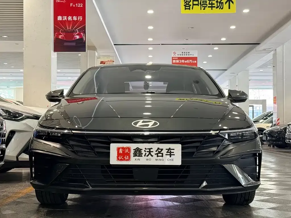 Hyundai Elantra — фото 2