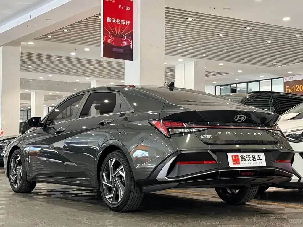 Hyundai Elantra — фото 6