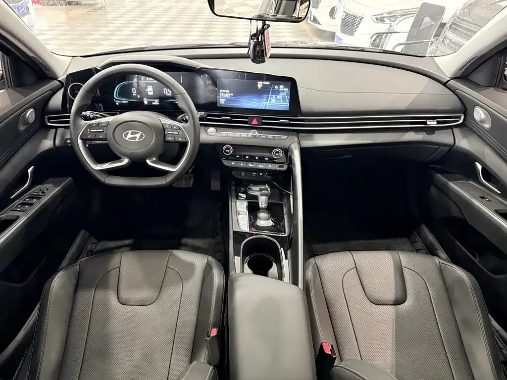 Hyundai Elantra — фото 9