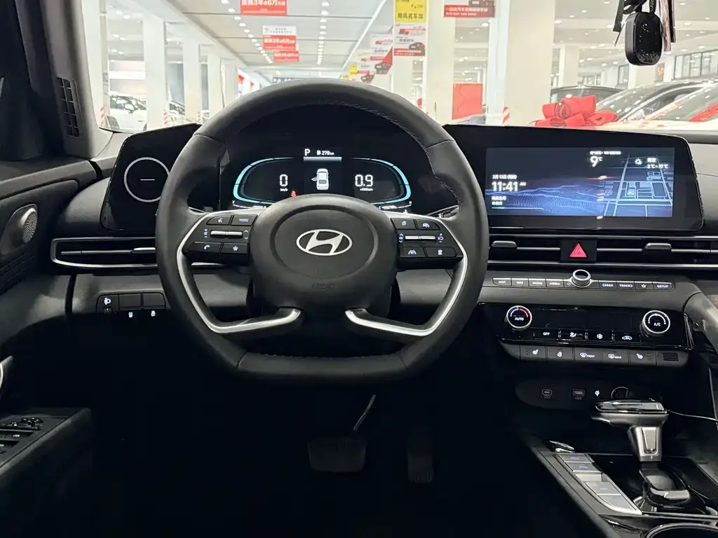 Hyundai Elantra — фото 3