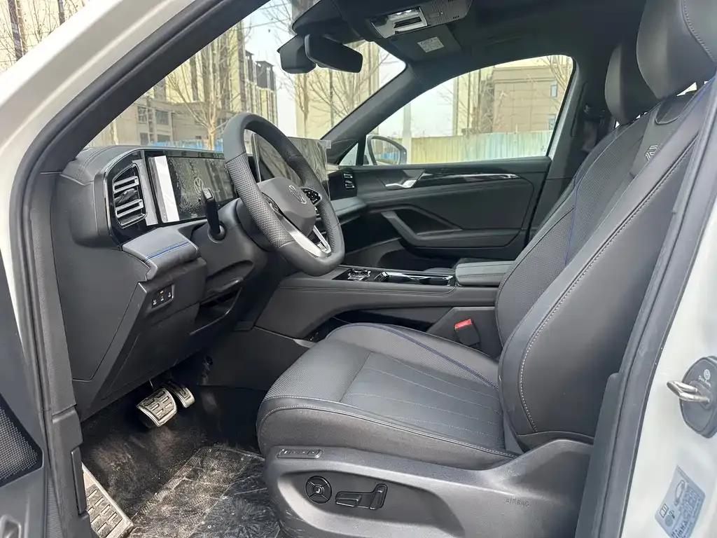 Volkswagen Tiguan L — фото 2