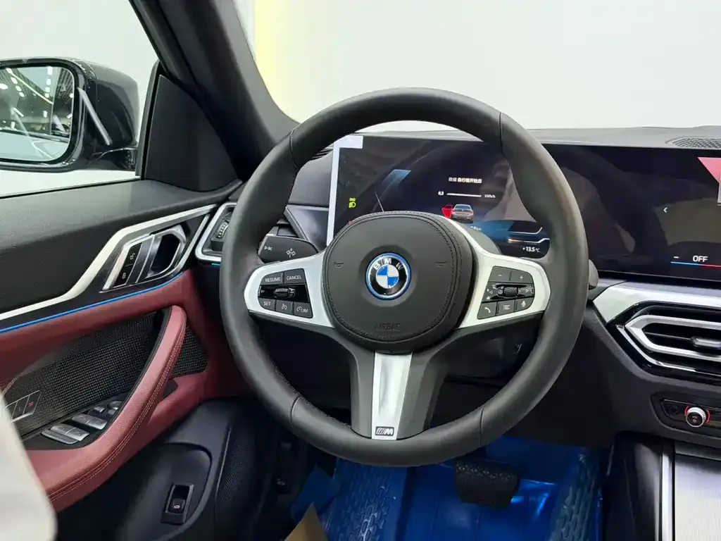 BMW i4 — фото 8