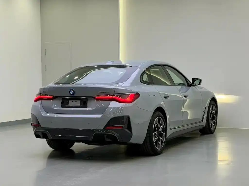BMW i4 — фото 3