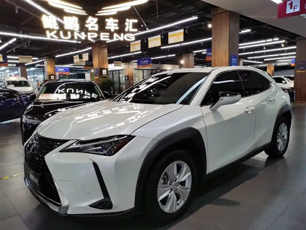 Lexus UX — фото 1