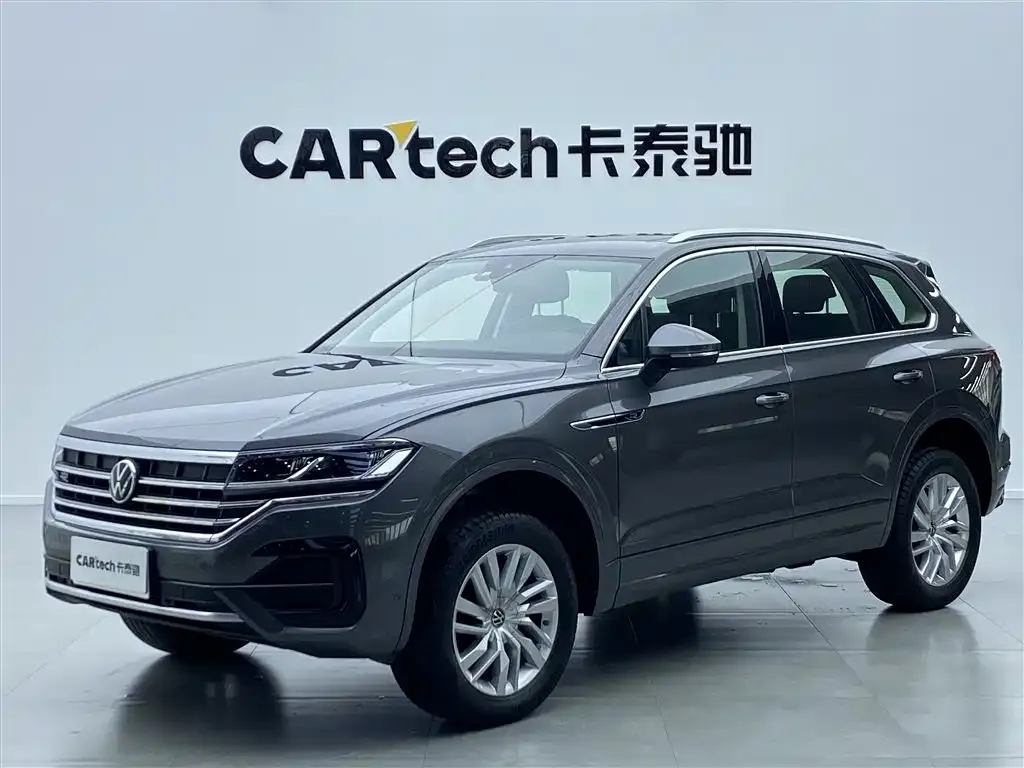 Volkswagen Touareg — фото 1