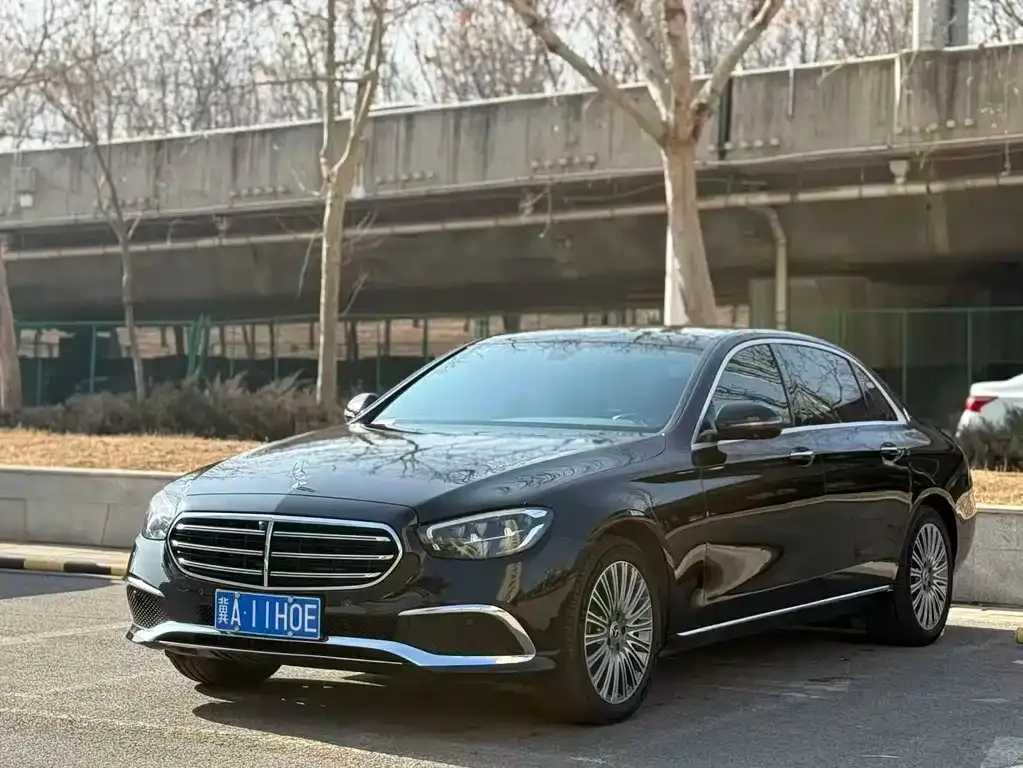 Mercedes-Benz E-Class — фото 1