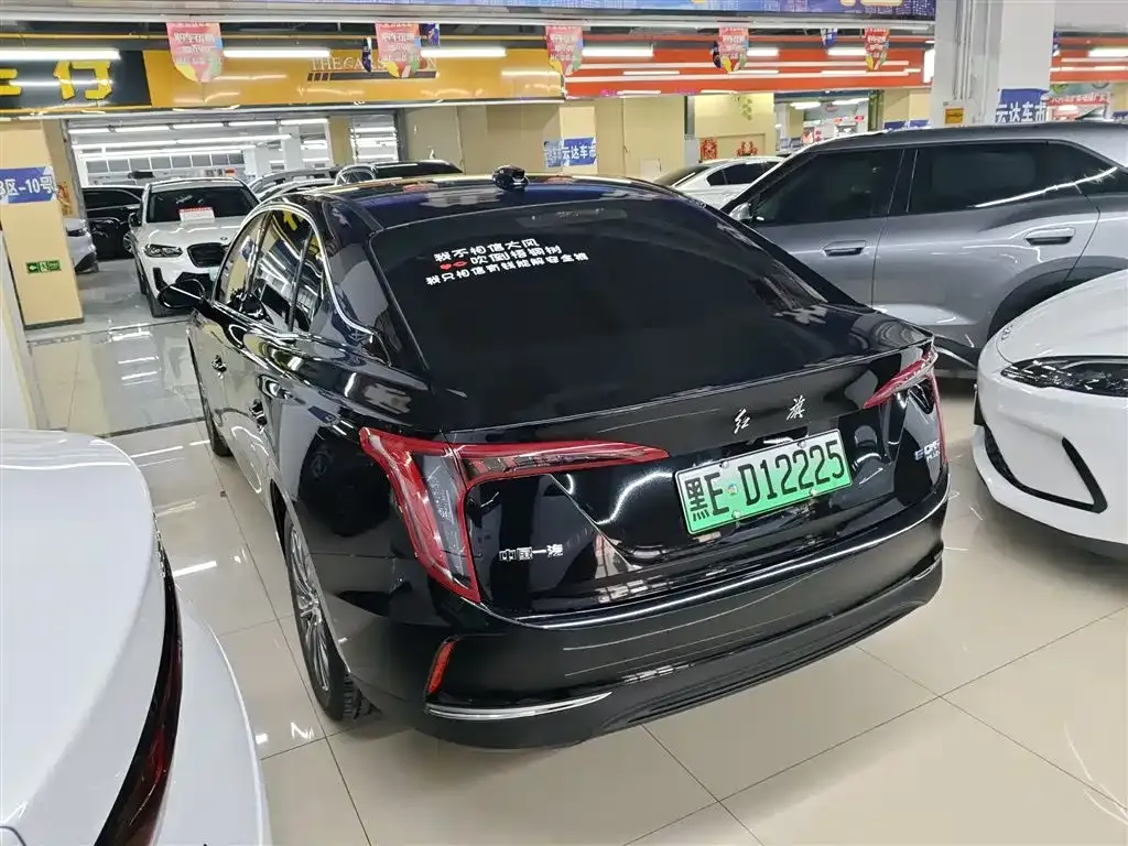 Hongqi E-QM5 — фото 9