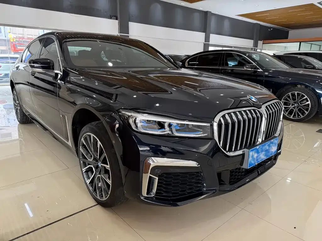 BMW 7 Series — фото 1