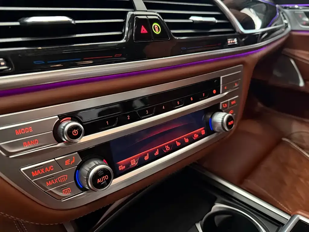 BMW 7 Series — фото 4