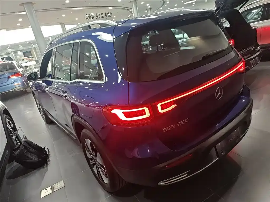 Mercedes-Benz EQB — фото 10