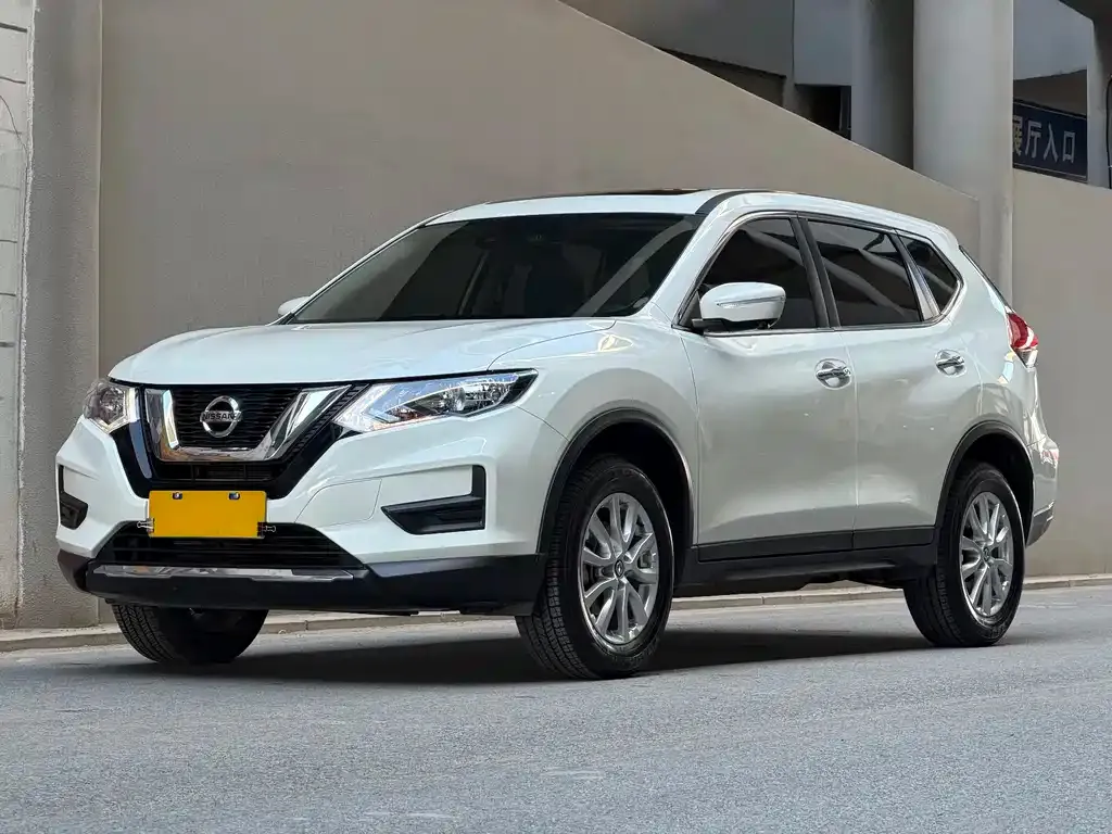 Nissan X-Trail — фото 1