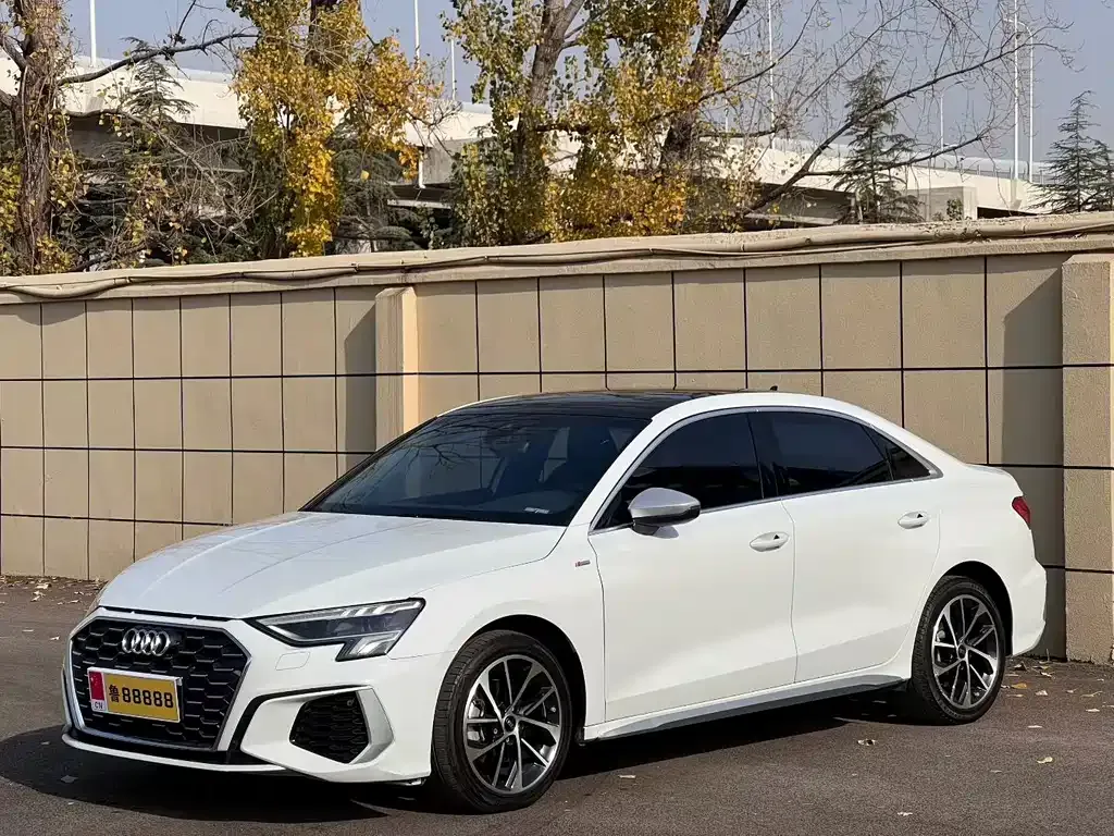 Audi A3 — фото 1