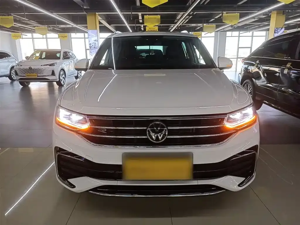 Volkswagen Tiguan L — фото 2