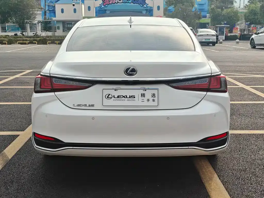 Lexus ES — фото 9