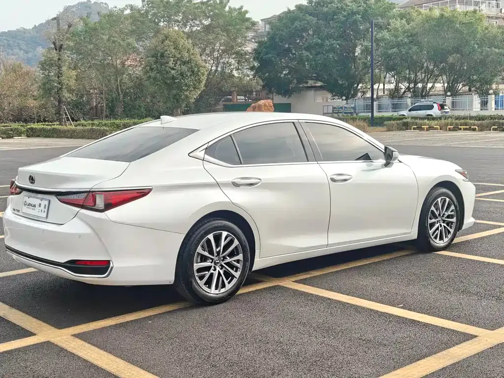 Lexus ES — фото 7