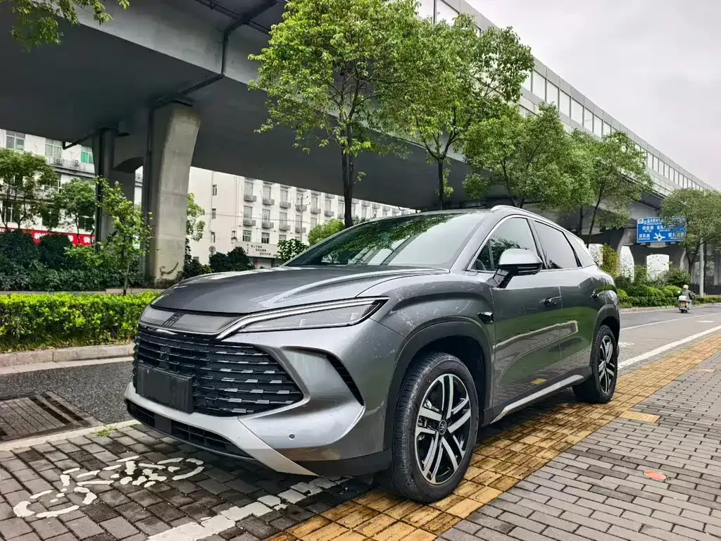 BYD L DM-i — фото 1