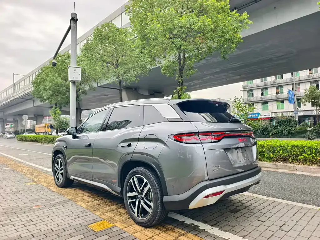 BYD L DM-i — фото 8