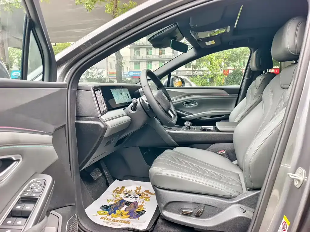 BYD L DM-i — фото 4