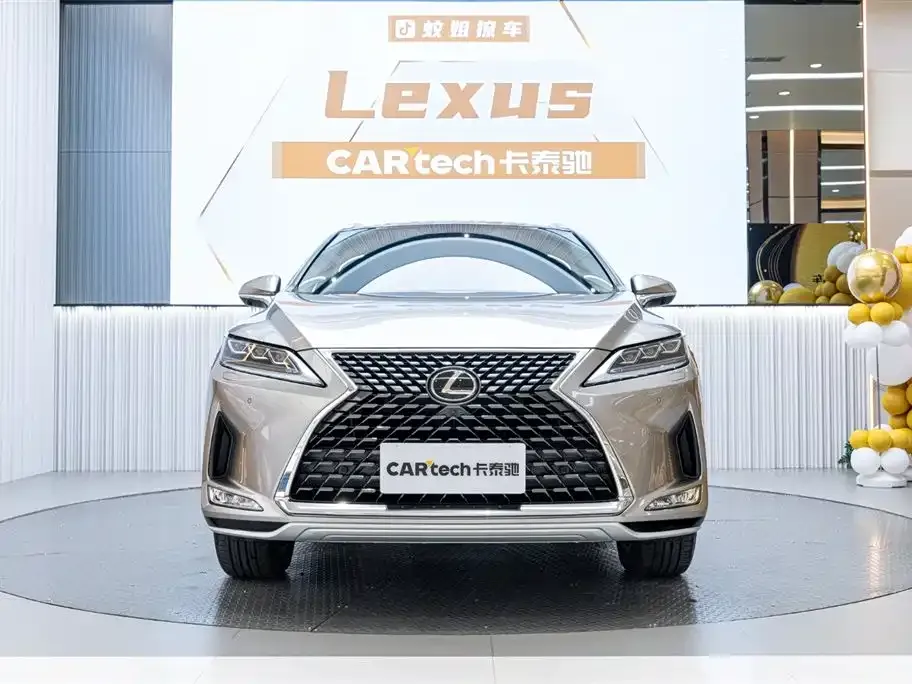 Lexus RX — фото 1