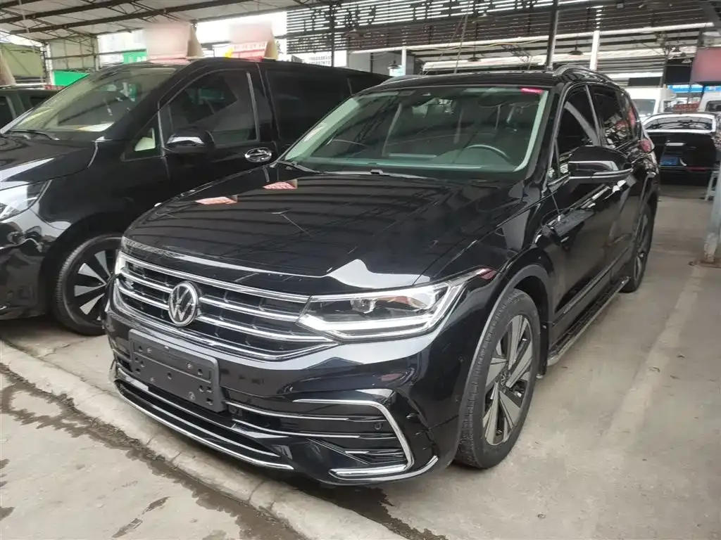 Volkswagen Tiguan L — фото 1