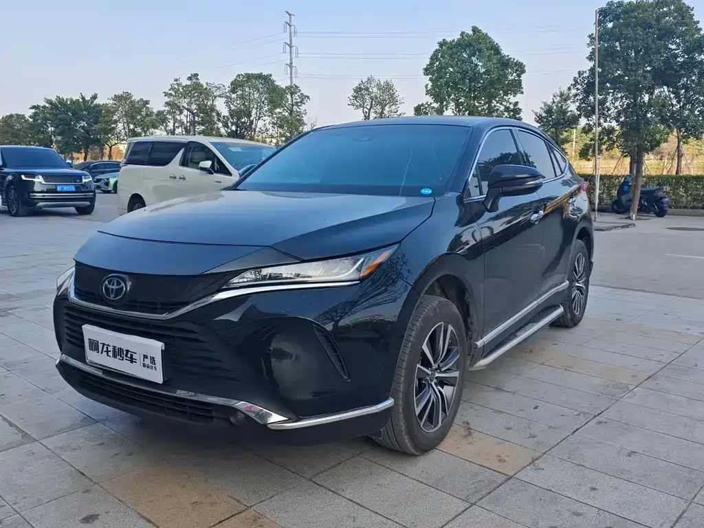 Toyota Harrier — фото 1