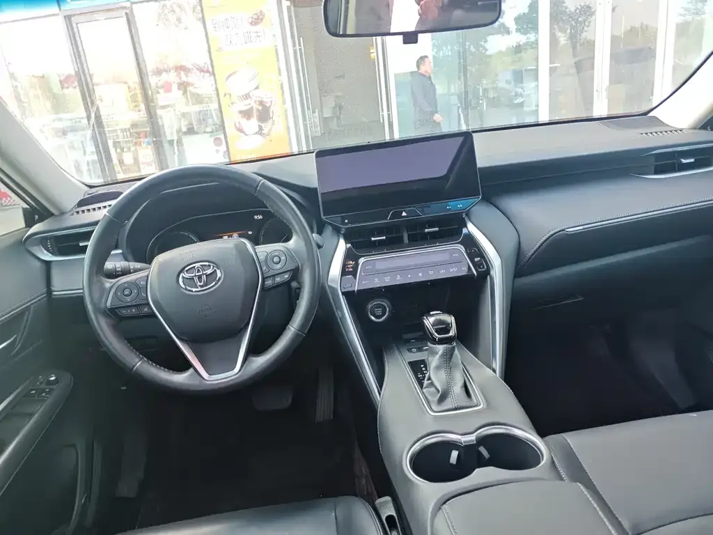 Toyota Harrier — фото 8