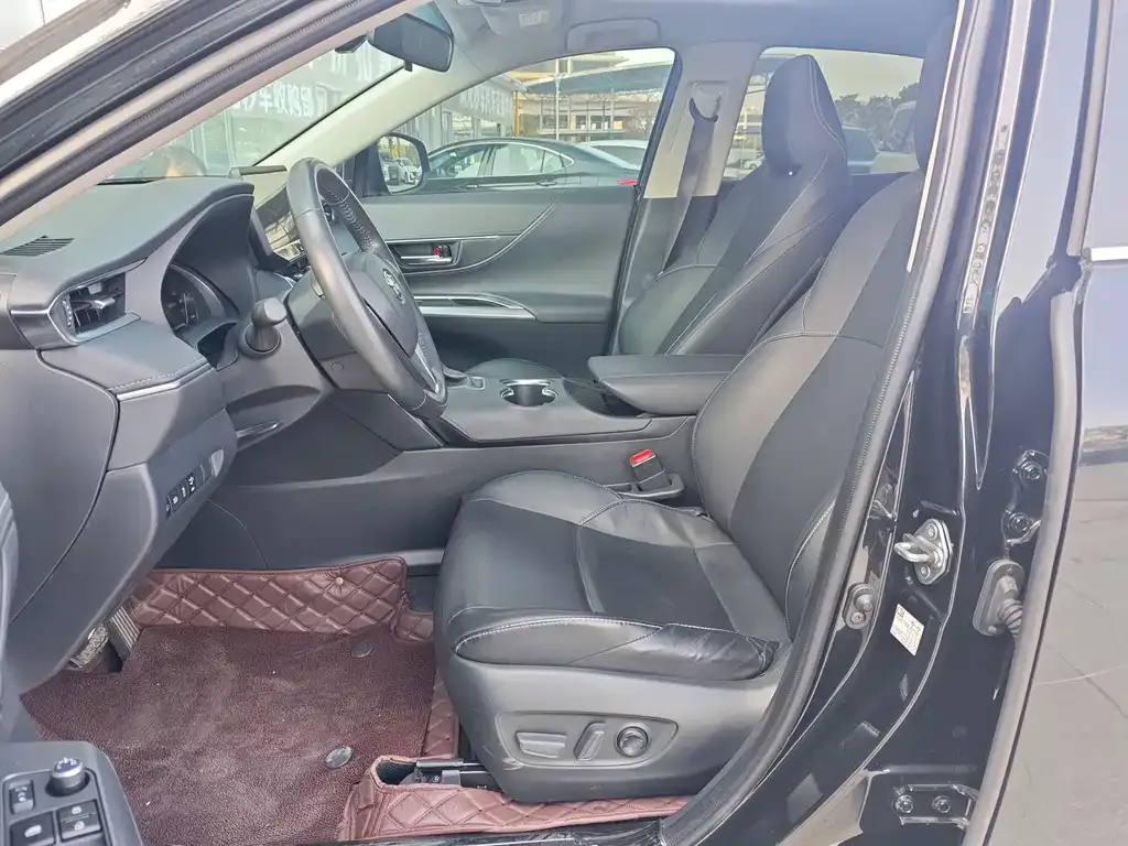 Toyota Harrier — фото 3