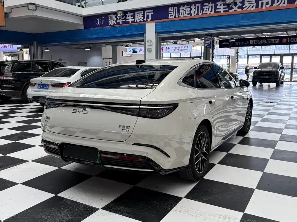 BYD Seal 07 DM-i — фото 8