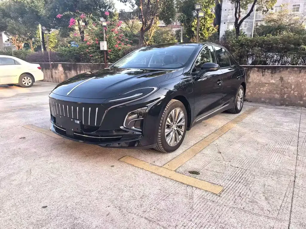 Hongqi E-QM5 — фото 1