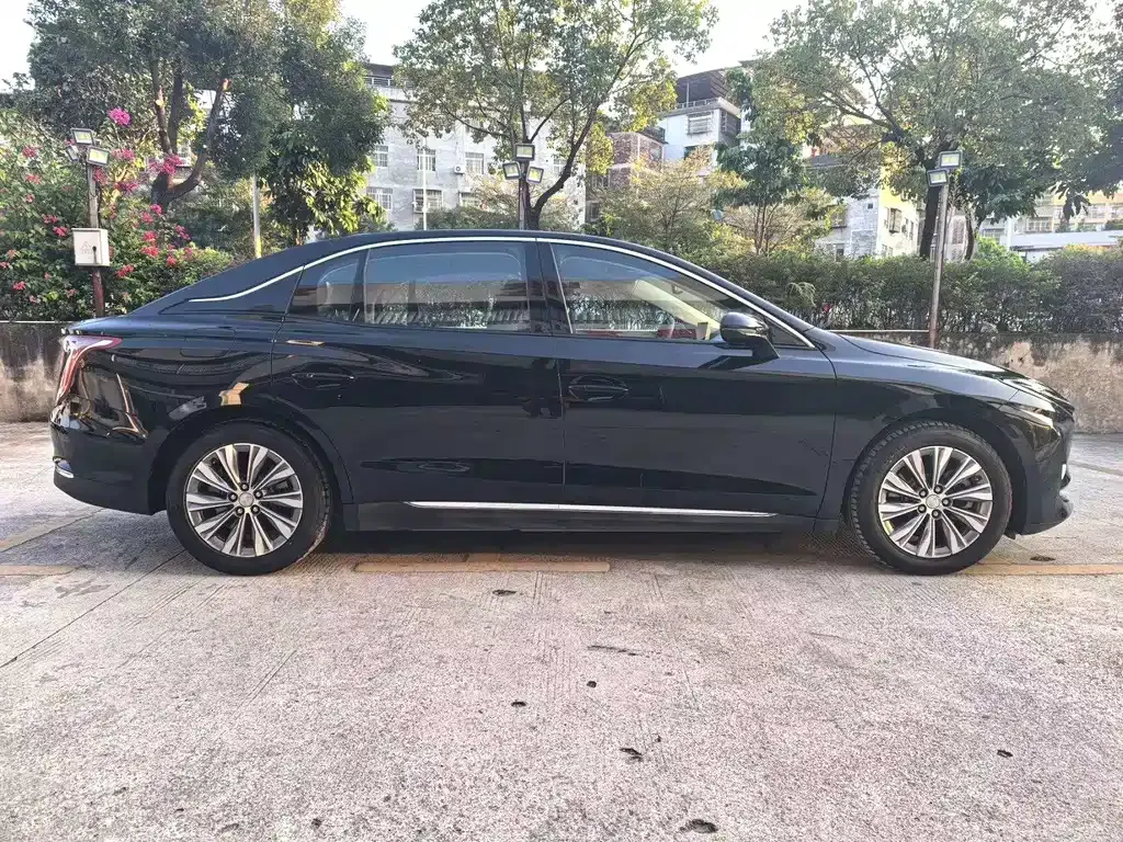 Hongqi E-QM5 — фото 3