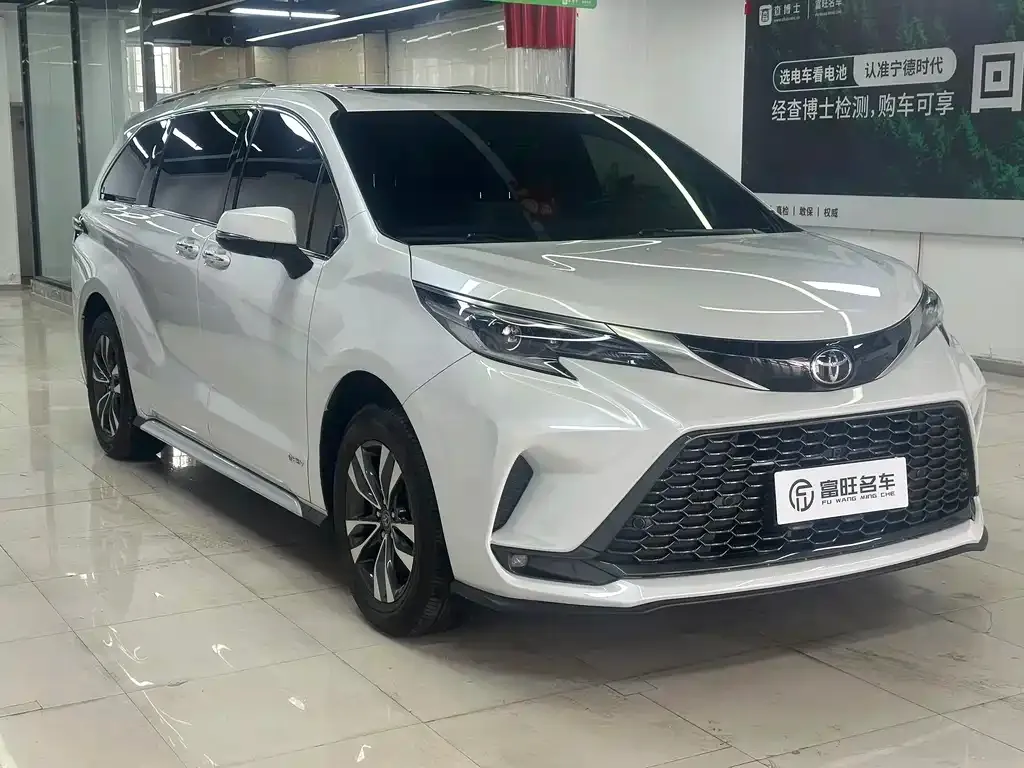 Toyota Granvia — фото 3