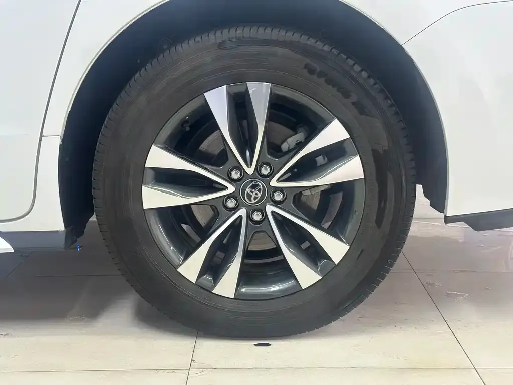 Toyota Granvia — фото 8