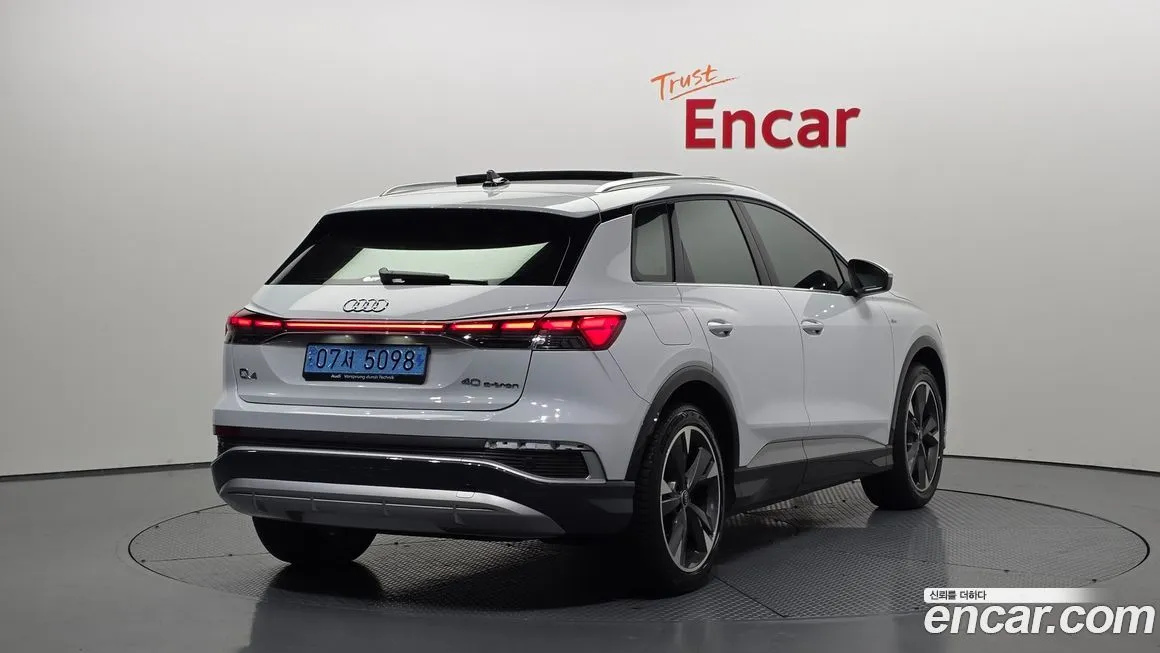 Audi Q4 e-tron — фото 2
