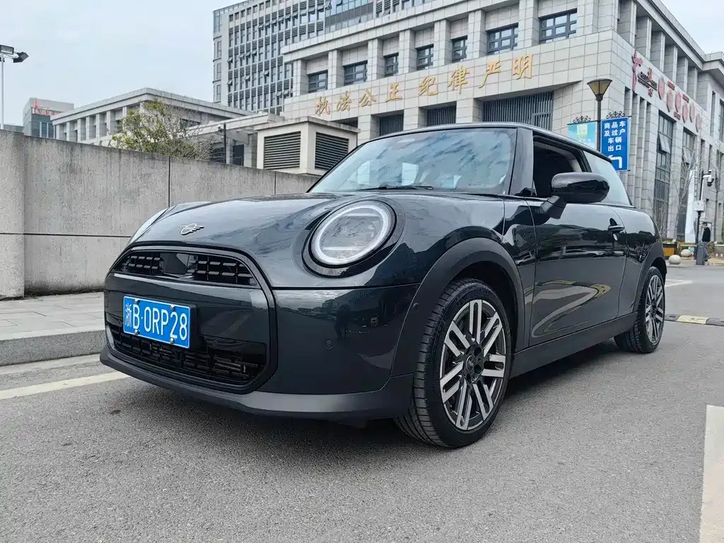 MINI Cooper (3-door) — фото 1