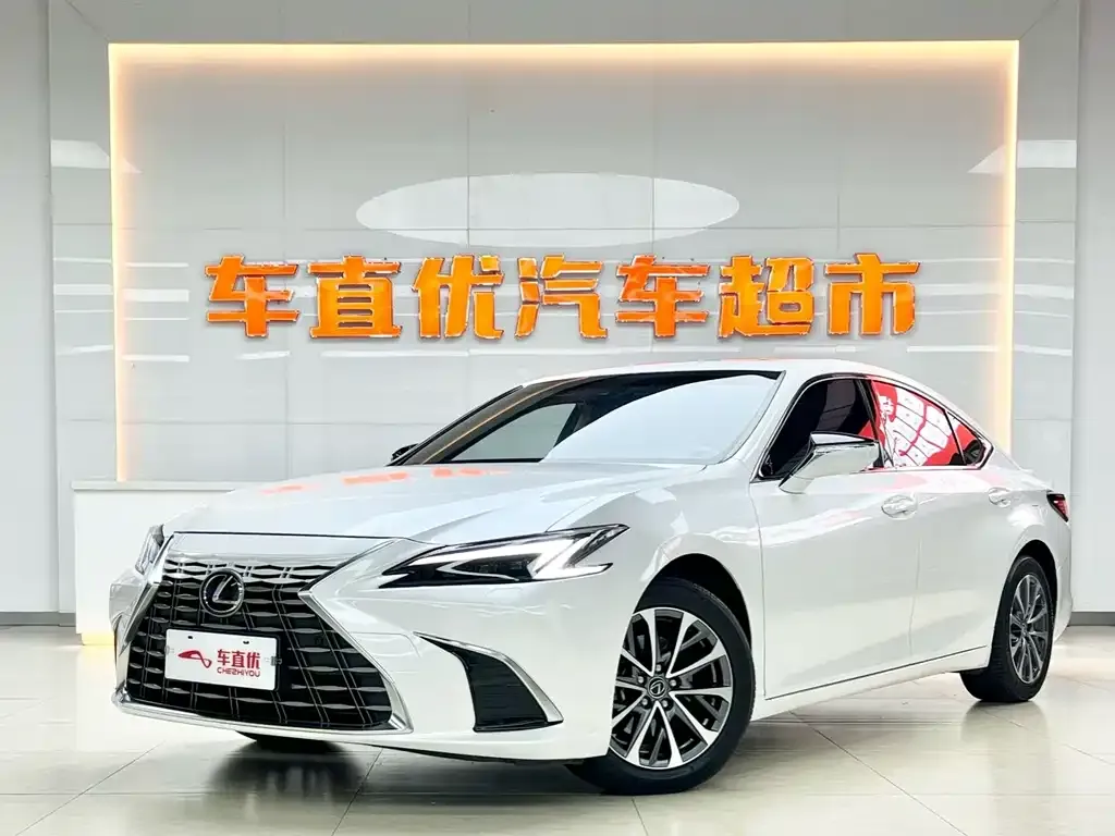 Lexus ES — фото 1