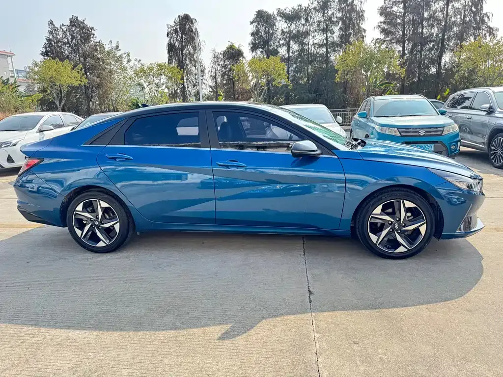 Hyundai Elantra — фото 3